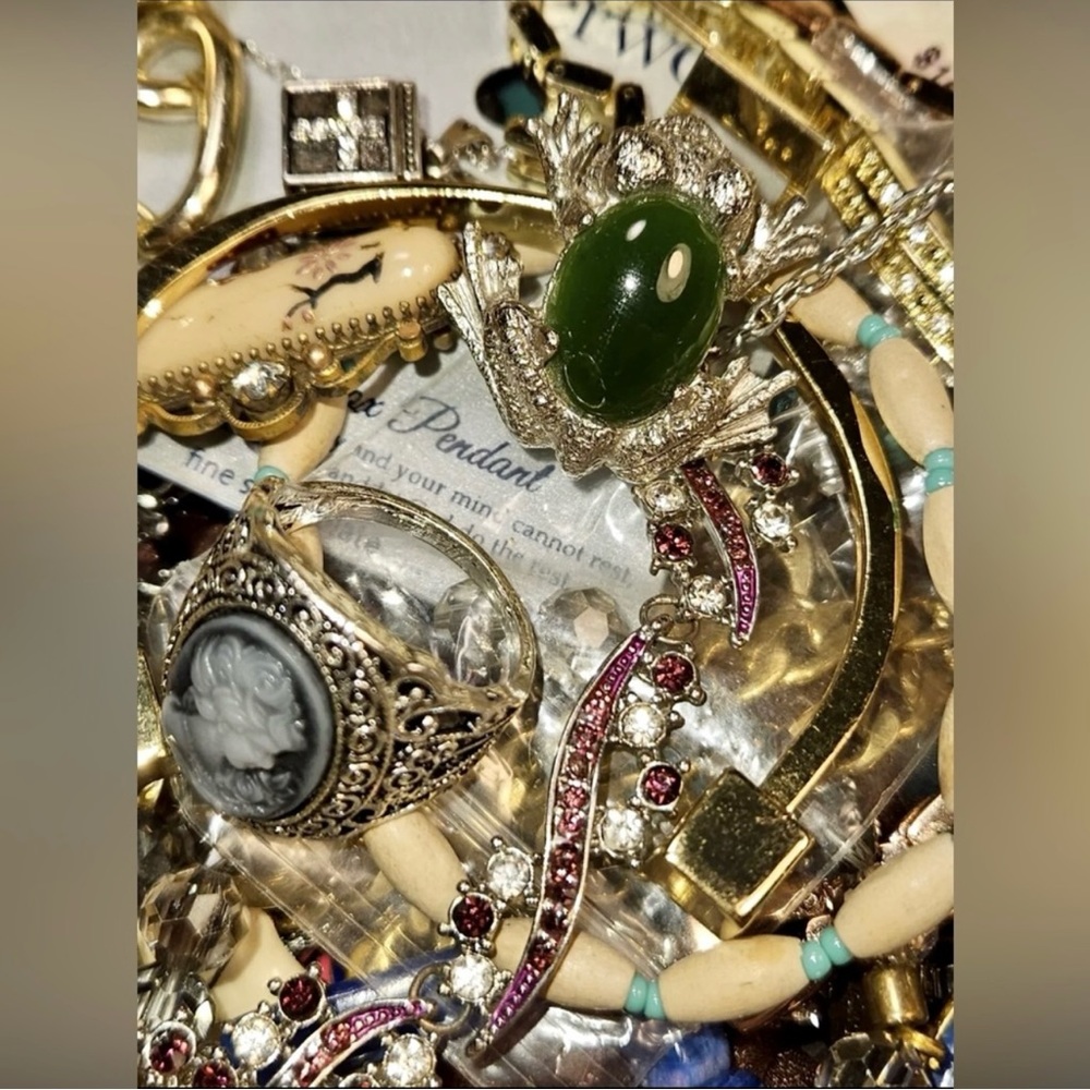 BDJ Discovery Jewelry Lot | 2 LB Wear Repair Craft | Mixed Metals Gold & Silver - Picture 6 of 7